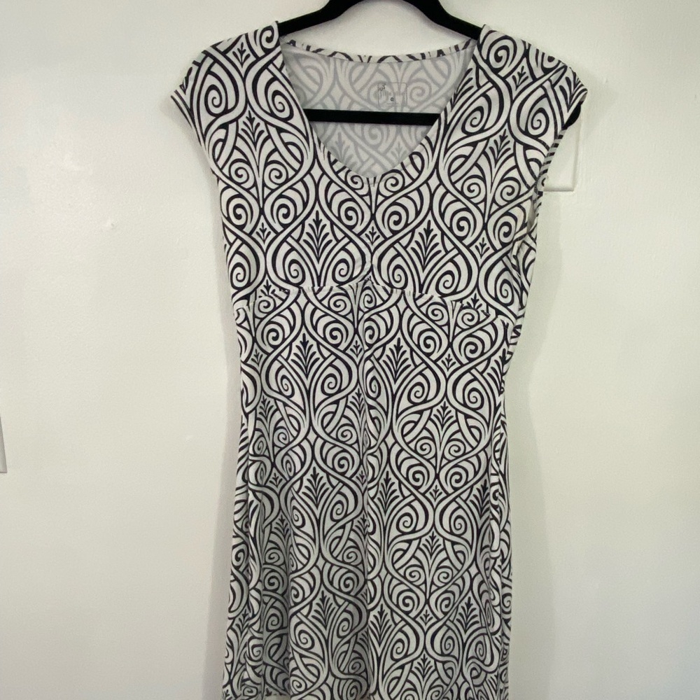 Title Nine Women’s Dress Athletic XS White Black Print Outdoors Golf Tennis - Picture 2 of 9